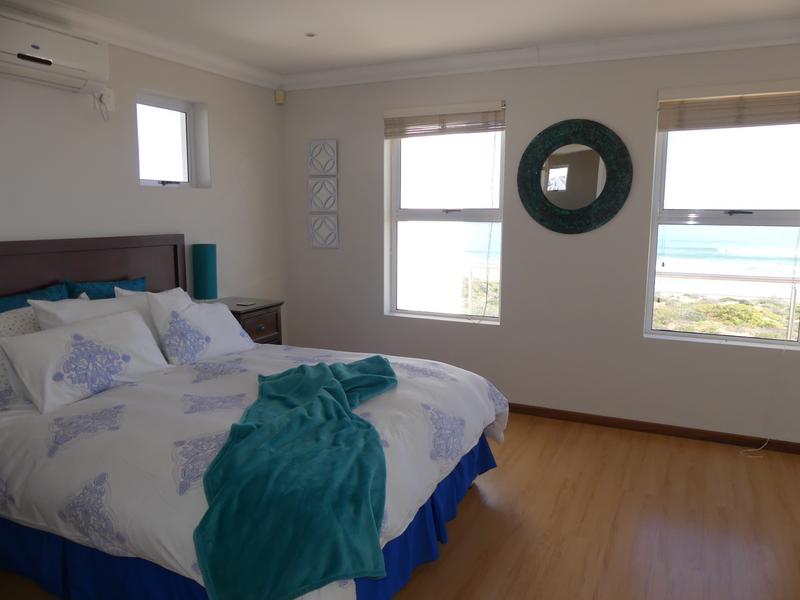 To Let 3 Bedroom Property for Rent in Golden Mile Western Cape
